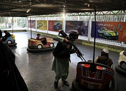 Taliban yêu cầu binh sĩ ngừng say sưa vui chơi, chụp ảnh "tự sướng"