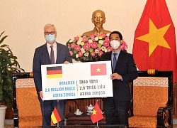 Thêm 2,6 triệu liều vắc xin Đức tặng về đến TP.HCM