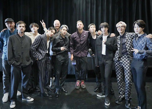 Thủ lĩnh nhóm Coldplay chia sẻ về màn hợp tác với BTS