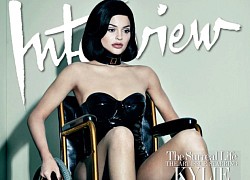 Bức ảnh gây phẫn nộ nhất hôm nay: Kylie Jenner lên đồ hở bạo ngồi xe lăn khuyết tật, chuyện gì đây?