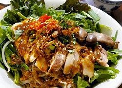 Cách làm hủ tiếu gà trộn sốt đặc biệt đậm vị dễ làm tại nhà