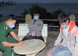 Cứu kịp thời 2 ngư phủ bị chìm tàu rơi xuống biển ngày đầu năm mới