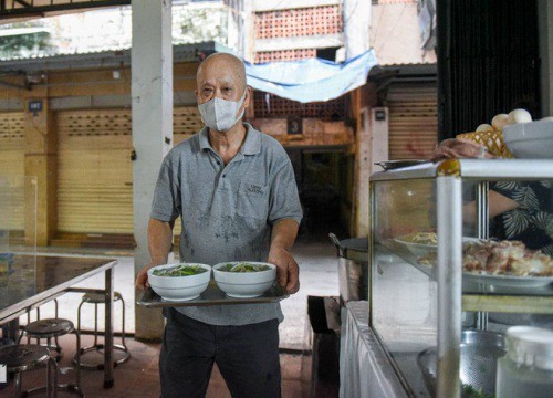 Hà Nội: Dịch "hạ nhiệt", Đống Đa cho phép hàng quán ăn uống phục vụ tại chỗ