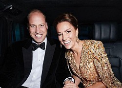 Lời nhắn nhủ đầy thâm sâu của nhà Công nương Kate gửi đến vợ chồng Meghan qua bức ảnh mừng năm mới