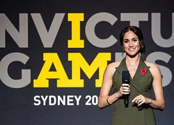Meghan &#8220;bám đuôi&#8221; chồng đi công du nước ngoài chẳng ngờ bị dư luận nói một câu phũ phàng, hoàng gia Anh hả hê