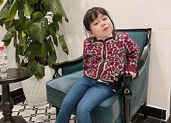 Nhóc tỳ Sài thành diện đồ như fashionista, 5 năm trước mẹ quyết tâm giữ dù bác sĩ chẩn đoán nguy cơ tim, dãn não thất
