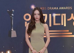 Krystal Jung: U30 chuộng mốt "kín bưng", một lần suýt tụt váy khiến "khổ chủ" phải đứng hình