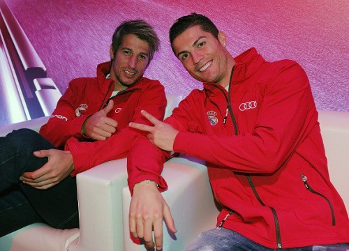 Ronaldo sắp 37 vẫn đỉnh cao, vậy mà cậu em thân thiết giờ đã hành nghề... chài lưới ở tuổi 33!