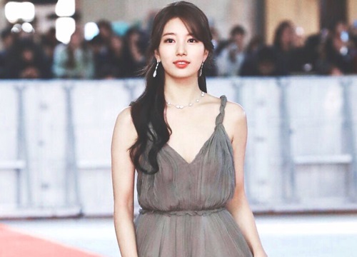 Style thảm đỏ của hai đại sứ Dior: Vẻ lộng lẫy của Suzy áp đảo hoàn toàn Jisoo