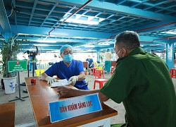Test nhanh trước khi tiêm vaccine COVID-19 gây lãng phí