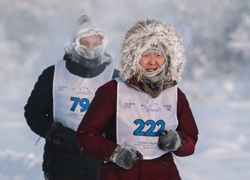 Cuộc thi chạy marathon ở nơi lông mi cũng đóng băng