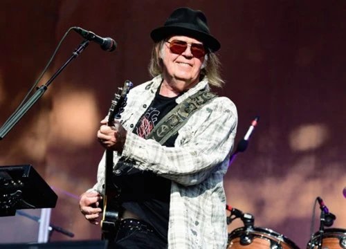 Fan ủng hộ nghệ sĩ Neil Young, tuyên bố tẩy chay Spotify vì đưa tin sai lệch về COVID-19