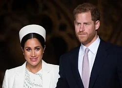 Khoảnh khắc Meghan thiếu tôn trọng chồng giữa nơi đông người khiến Harry "kinh hãi" gây bão MXH