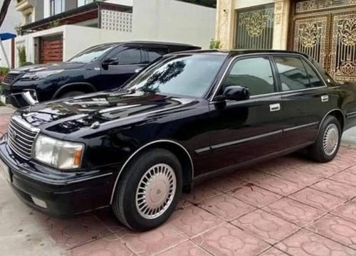 Toyota Crown Bộ trưởng biển "ngũ quý 4" bán 800 triệu ở Quảng Ninh