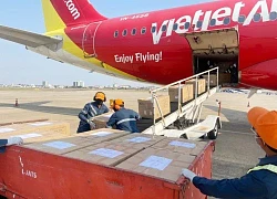 Vietjet vận chuyển miễn phí nửa triệu liều vắc xin Covid-19 Việt Nam tặng Lào