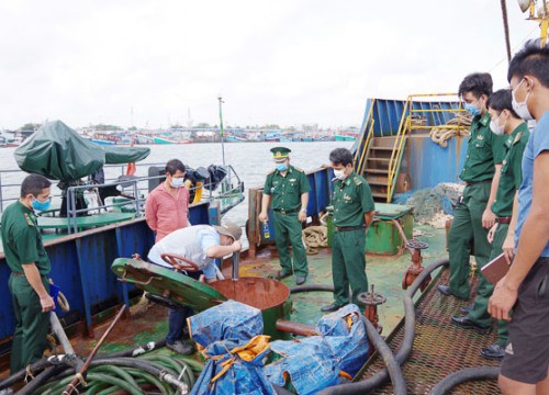 Bắt tàu chở 170.000 lít xăng và dầu DO trái phép