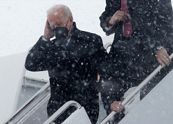 Ông Biden mắc kẹt trên chuyên cơ vì bão tuyết