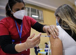 Sống chung an toàn với COVID-19: Chile triển khai tiêm mũi vaccine thứ 4