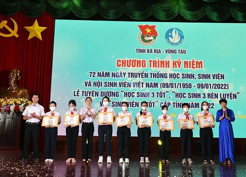 Tuyên dương "Học sinh 3 tốt" và "Sinh viên 5 tốt"