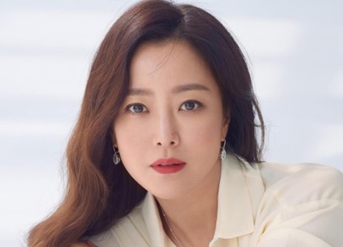 1 mỹ nhân tự nhận đẹp hơn cả Kim Tae Hee và mợ chảnh Jeon Ji Hyun, Knet không "ném đá" mà còn khen hết lời