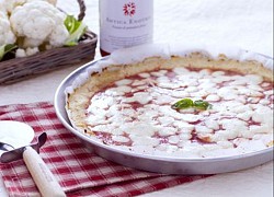 Bánh pizza với đế làm từ súp lơ