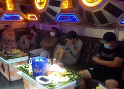 Bất chấp đại dịch, 22 nam nữ tụ tập sử dụng ma túy trong quán karaoke