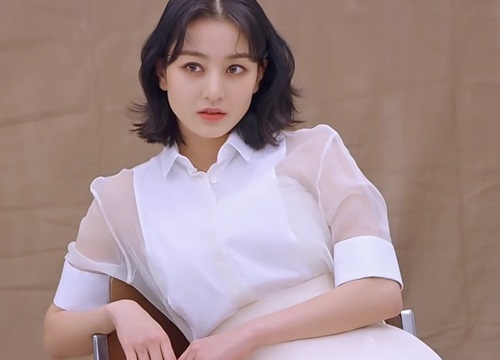 Diện áo xuyên thấu, Jihyo (Twice) thăng hạng thần thái nhưng nhìn sang Jisoo (BLACKPINK) mới thực ngỡ ngàng