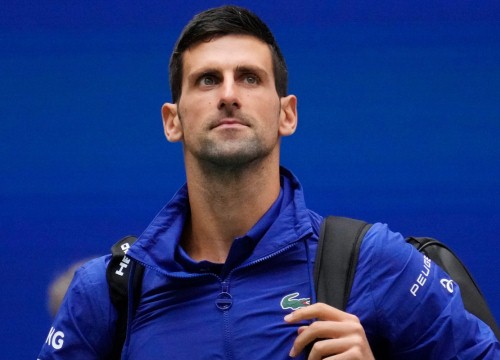 Djokovic nên thay đổi để vĩ đại hơn