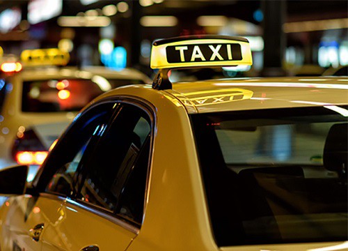 Được khách boa sộp, tài xế taxi dự cảm điều bất thường kiên quyết không nhận, chẳng ngờ sau đó phát hiện bí mật gây sốc của cô gái