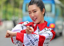 Thúy Ngân &#8220;hồn nhiên&#8221; cởi áo thay đồ, để lộ 1 phần da thịt bên cạnh dàn sao nam của Running Man