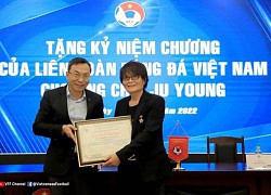 Bóng đá Việt Nam tri ân &#8216;thần y&#8217; Choi Ju-young