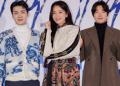 Cả dàn sao hạng A đổ bộ họp báo khủng: Han Hyo Joo đẹp chấp cả áo "trời đánh", Sehun - Kang Ha Neul đè bẹp Kwon Sang Woo phát phì
