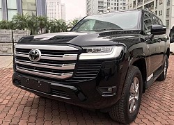 Cận Tết: đại lý chính hãng thi nhau "đẩy" giá Land Cruiser, doanh nghiệp ngoài mạnh tay gom hàng