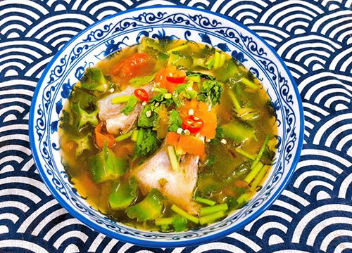 Canh chua đầu cá diêu hồng nấu đậu rồng