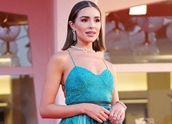 Hoa hậu Olivia Culpo bị nhân viên sân bay yêu cầu mặc thêm áo