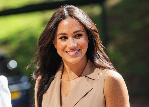 Khoảnh khắc Meghan Markle "rớt mặt nạ" trong tích tắc gây bão MXH, khiến người xem phải thốt lên: Quá đáng sợ!