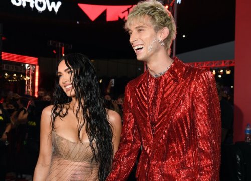 Machine Gun Kelly và Megan Fox đính hôn