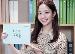 Sánh đôi mỹ nam kém tuổi nhưng Park Min Young lại giữ khoảng cách, khác hẳn với thời đóng chung phim với Park Seo Joon