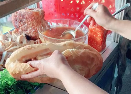 Xôn xao ổ bánh mì 20k to gấp 3 lần bánh mì Huỳnh Hoa, dân mạng nhao nhao hỏi: "Chủ tiệm bán vì đam mê à"?