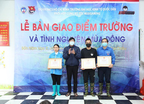 Chùm ảnh Độ Mixi cùng dự khánh thành trường học vùng cao, thành viên "bộ tộc" chắc sẽ nức nở tự hào lắm!