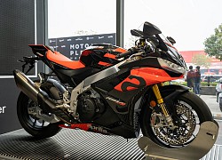 Khách Hà Nội thoả sức chạm tay xe máy phân khối lớn Moto Guzzi và Aprilia