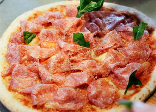 Sự khác biệt khi pizza kết hợp với salami