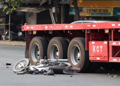 Vĩnh Long: Xe đầu kéo va chạm với xe máy, 1 người tử vong tại chỗ