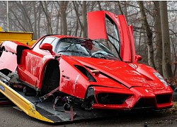 Siêu xe Ferrari Enzo 3,5 triệu USD vỡ toác sau va chạm khi lái thử