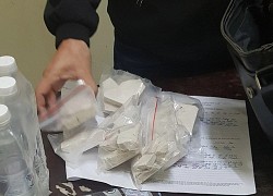 Bị cảnh sát "hỏi thăm", đối tượng buôn heroin lao ra khỏi xe bỏ chạy