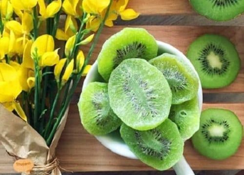 Cách làm Mứt kiwi sấy dẻo ngon tuyệt, cho khay mứt thêm sắc màu