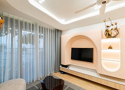 Cải tạo căn hộ 90m2 với trần uốn lượn như dòng suối cho gia chủ yêu nghệ thuật