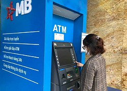 Cận Tết, ATM vắng khách trong khi app ngân hàng 'tắc đường'