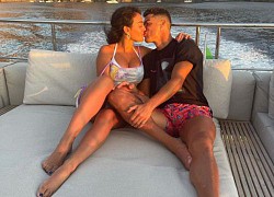 Khoảnh khắc Ronaldo vướng sét ái tình với Georgina: "Chỉ cần bước qua cô ấy, tôi như bị điện giật"