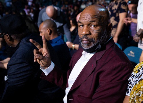 Mike Tyson thừa nhận vẫn bị "om tiền" kể từ trận gặp Roy Jones, không muốn tiếp tục thi đấu